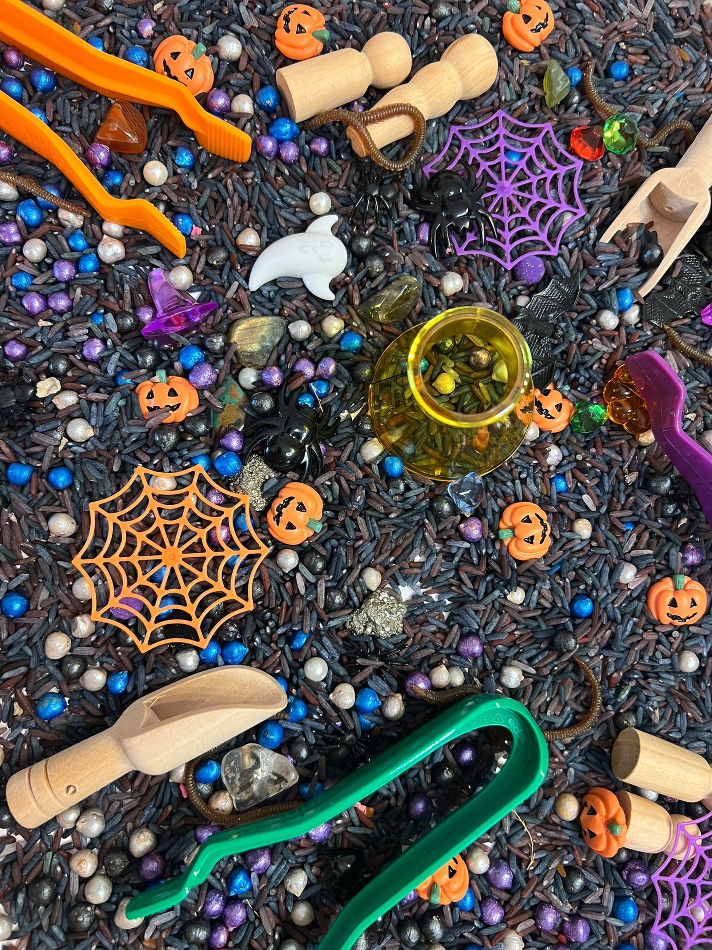 HALLOWEEN KRIEBELBEESTJES - Ready to play sensorybox / Kant-en-klaar Griezelplezier