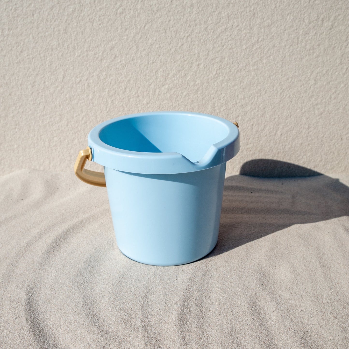 Blauw emmertje - STRAND