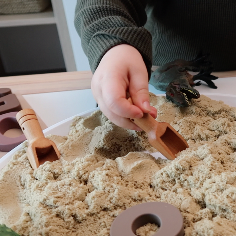 Houten schepjes, Sensorisch spel, fijne motoriek, motorische ontwikkeling, sensory boxen,
