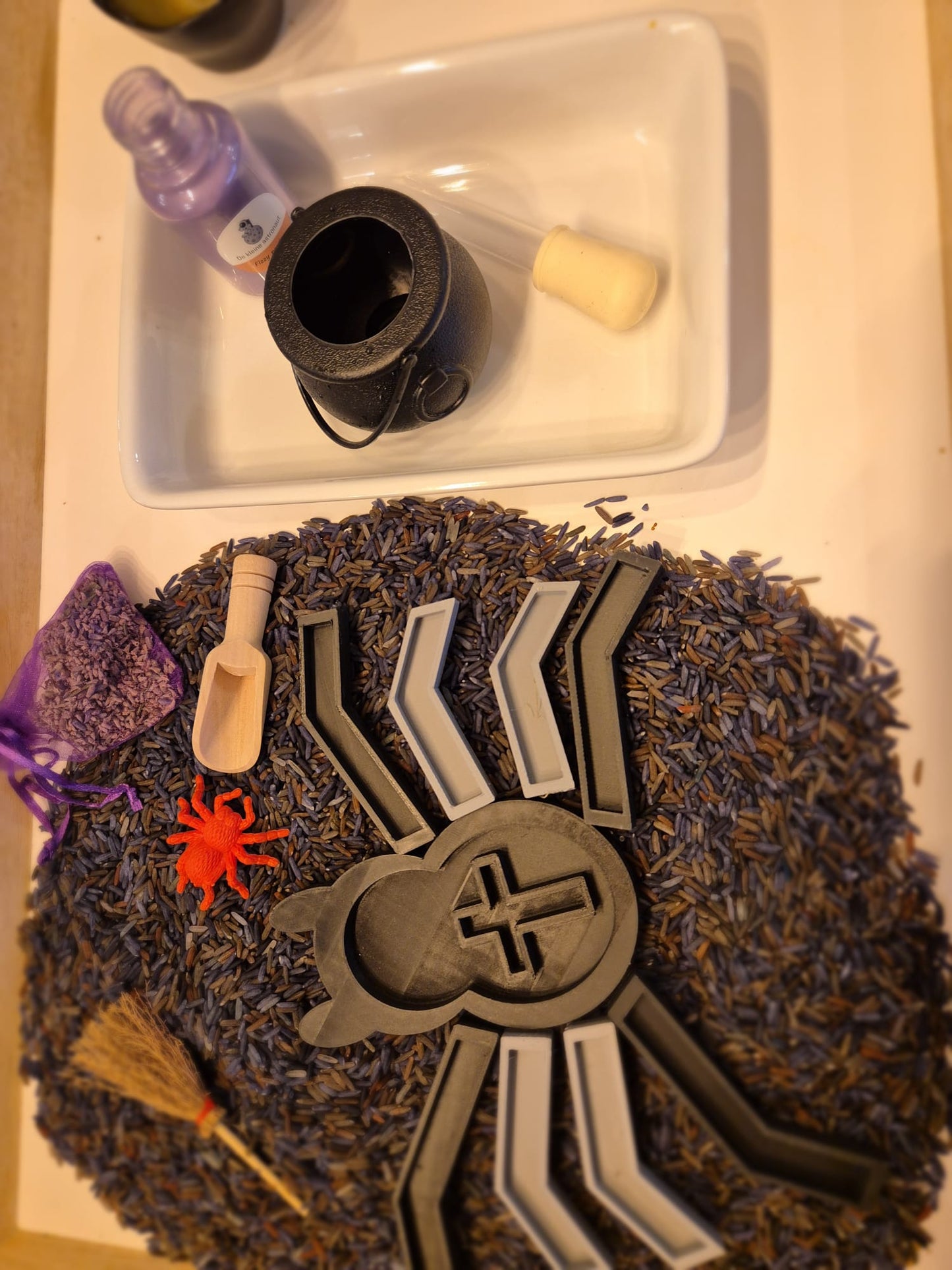 HALLOWEEN SPIDER - Ready to play sensorybox / Kant-en-klaar Griezelplezier